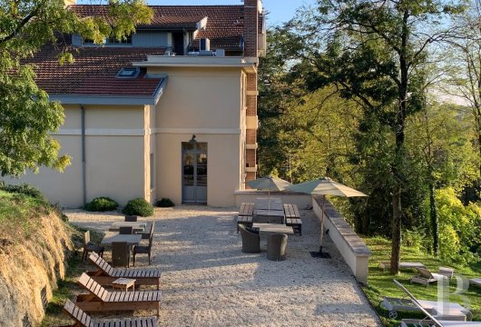 A former hunting lodge from 1860 that has become an independent annex of a renowned hotel in the Drôme, to the north of Valence - photo  n°4
